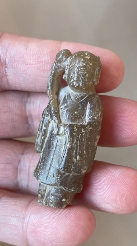 古玩玉器軟料持蓮童子真品鑒賞圖