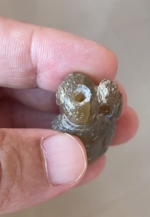 古玩玉器軟料持蓮童子真品鑒賞圖