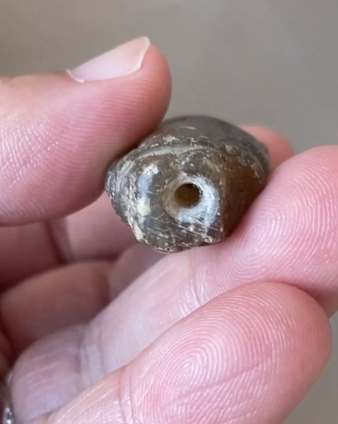 古玩玉器軟料持蓮童子真品鑒賞圖