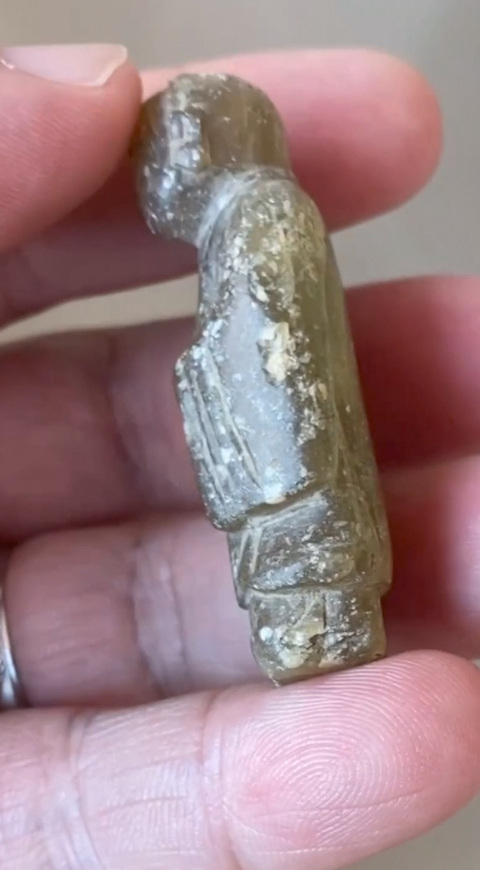 古玩玉器軟料持蓮童子真品鑒賞圖