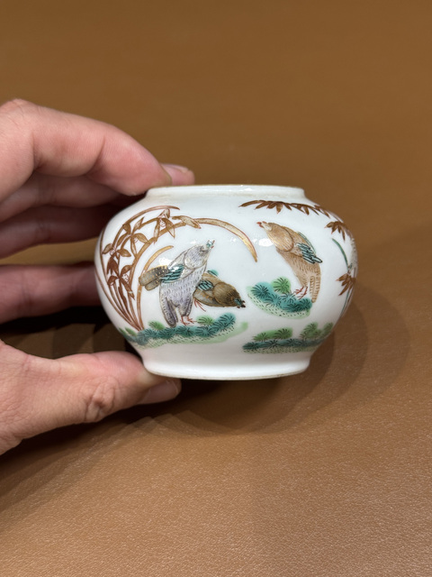 古玩陶瓷粉彩描金花鳥(niǎo)紋小罐真品鑒賞圖