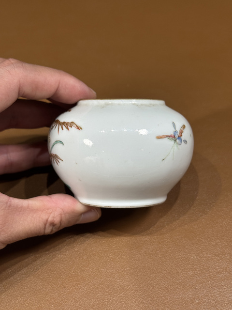 古玩陶瓷粉彩描金花鳥(niǎo)紋小罐真品鑒賞圖