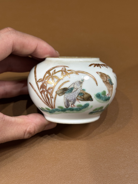 古玩陶瓷粉彩描金花鳥(niǎo)紋小罐真品鑒賞圖