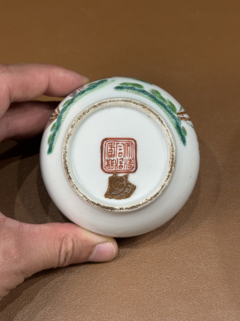 古玩陶瓷粉彩描金花鳥(niǎo)紋小罐真品鑒賞圖