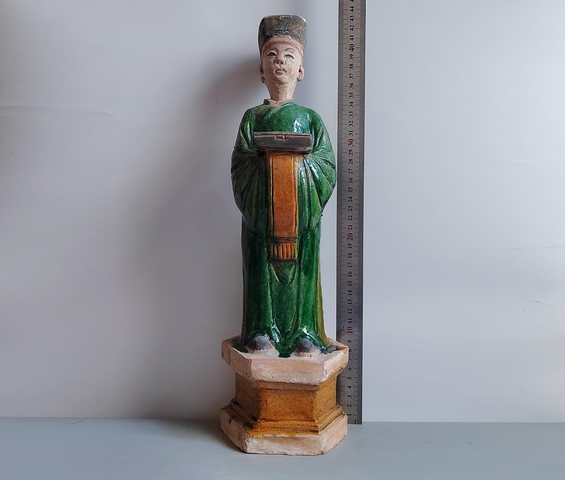 古玩陶瓷高大的明代三彩人物俑43厘米拍賣，當前價格38元