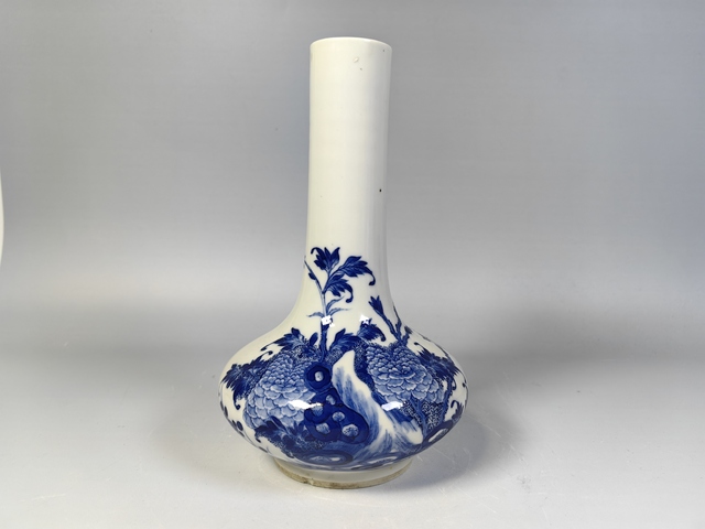 古玩陶瓷清末民初富貴牡丹青花荸薺賞瓶真品鑒賞圖