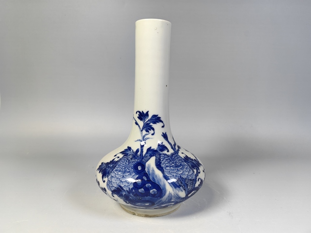 古玩陶瓷清末民初富貴牡丹青花荸薺賞瓶真品鑒賞圖