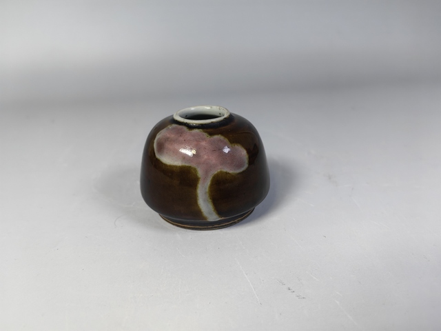 古玩陶瓷清中晚紫金釉窯變暗刻蘭花紋水盂真品鑒賞圖