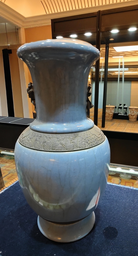 古玩陶瓷哥釉地鐵銹釉雙鋪首環耳洗口瓶真品鑒賞圖