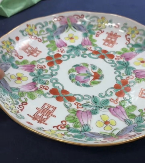 古玩陶瓷粉彩喜字紋盤真品鑒賞圖