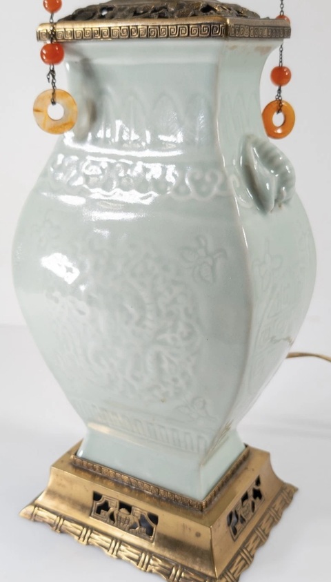 古玩陶瓷豆青釉印花瓶真品鑒賞圖