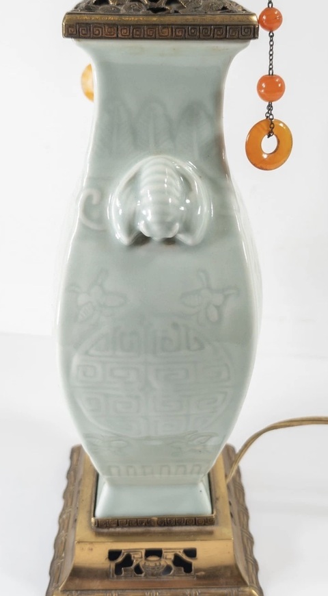 古玩陶瓷豆青釉印花瓶真品鑒賞圖