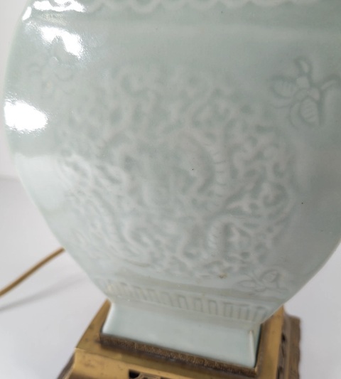 古玩陶瓷豆青釉印花瓶真品鑒賞圖