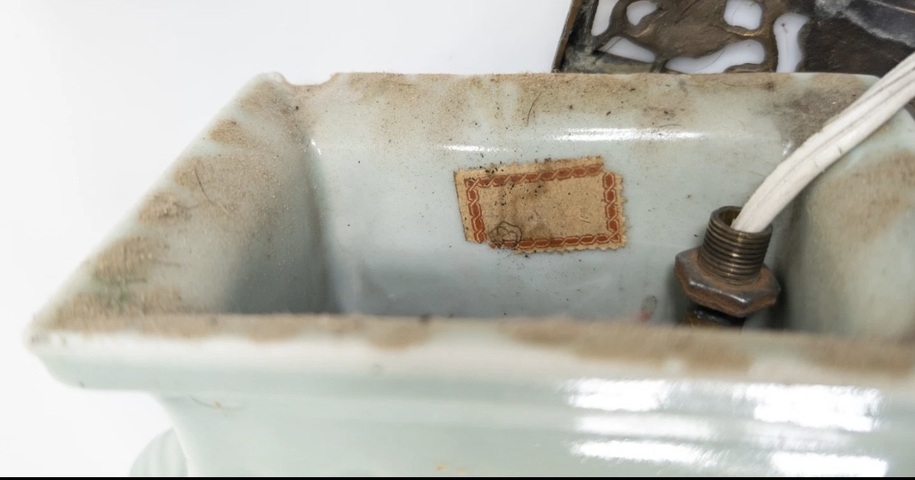 古玩陶瓷豆青釉印花瓶真品鑒賞圖