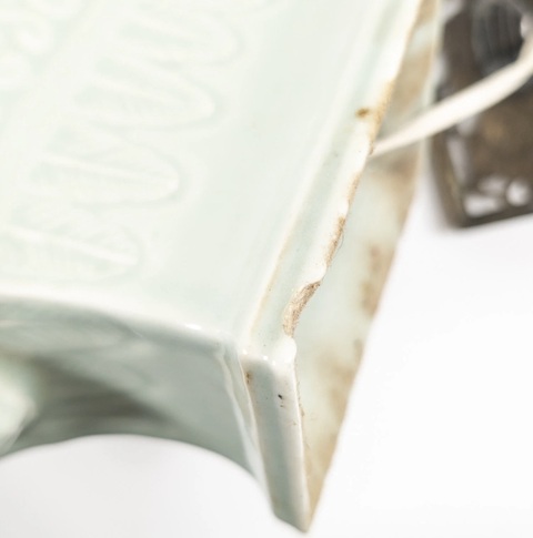 古玩陶瓷豆青釉印花瓶真品鑒賞圖