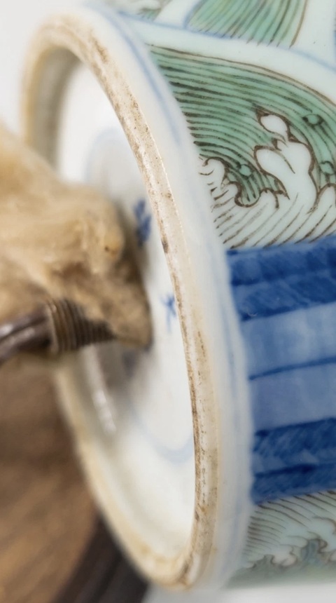 古玩陶瓷青花五彩瓶真品鑒賞圖