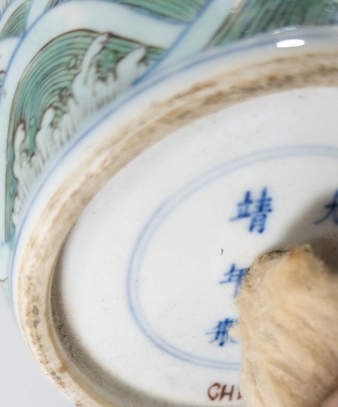 古玩陶瓷青花五彩瓶真品鑒賞圖