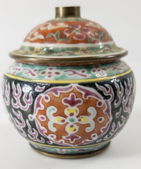 古玩陶瓷清中晚期粉彩七珍八寶蓋罐真品鑒賞圖