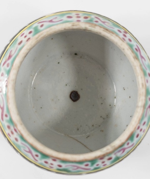 古玩陶瓷清中晚期粉彩七珍八寶蓋罐真品鑒賞圖