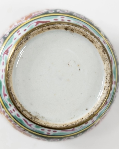 古玩陶瓷清中晚期粉彩七珍八寶蓋罐真品鑒賞圖