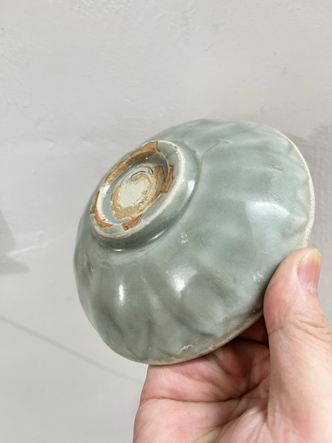 古玩陶瓷宋代龍泉蓮瓣盤真品鑒賞圖