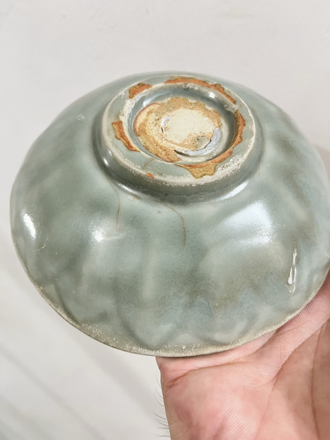 古玩陶瓷宋代龍泉蓮瓣盤真品鑒賞圖