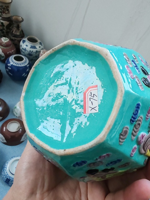 古玩陶瓷松石粉彩浮雕八仙人物蓋罐真品鑒賞圖