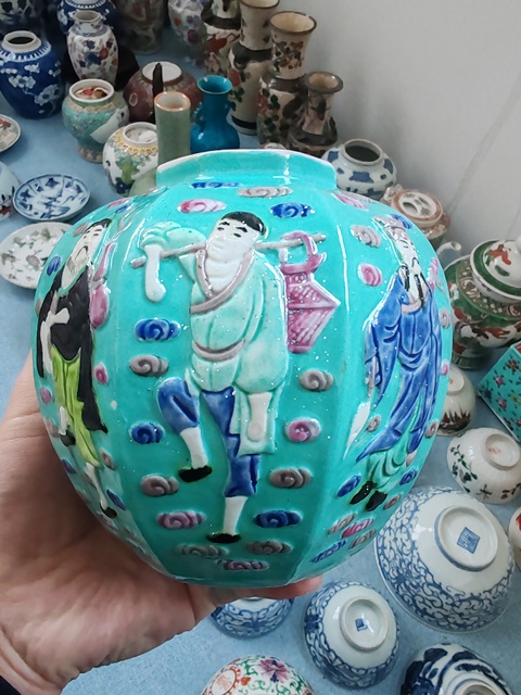 古玩陶瓷松石粉彩浮雕八仙人物蓋罐真品鑒賞圖