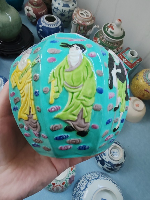 古玩陶瓷松石粉彩浮雕八仙人物蓋罐真品鑒賞圖