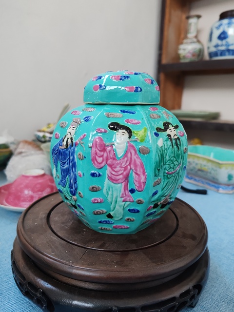 古玩陶瓷松石粉彩浮雕八仙人物蓋罐真品鑒賞圖