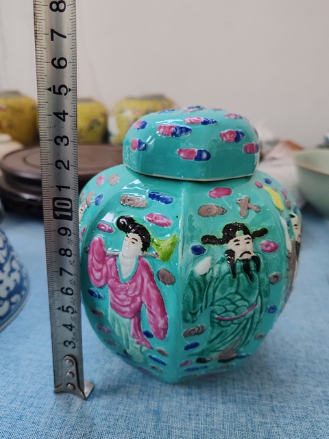 古玩陶瓷松石粉彩浮雕八仙人物蓋罐真品鑒賞圖