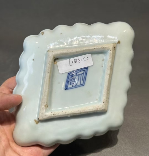 古玩陶瓷晚明五彩魚(yú)藻紋棱形碟真品鑒賞圖