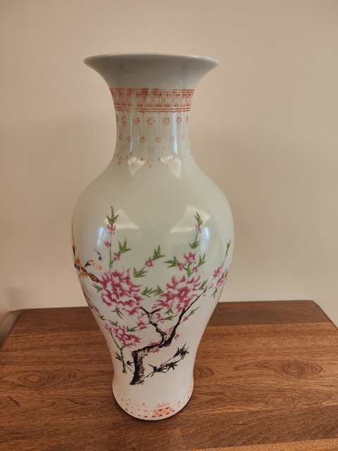 古玩陶瓷花鳥紋粉彩觀音瓶真品鑒賞圖