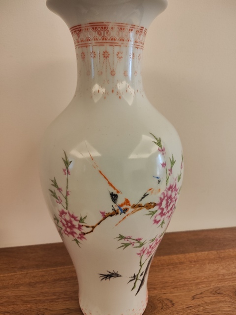 古玩陶瓷花鳥紋粉彩觀音瓶真品鑒賞圖