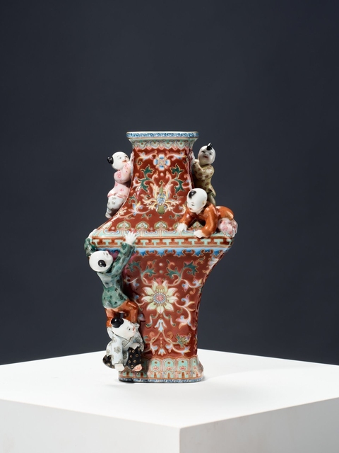 古玩陶瓷粉彩童子四方瓶真品鑒賞圖