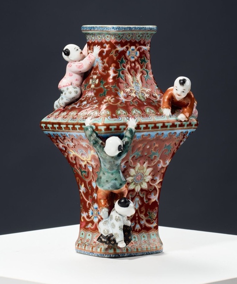 古玩陶瓷粉彩童子四方瓶真品鑒賞圖