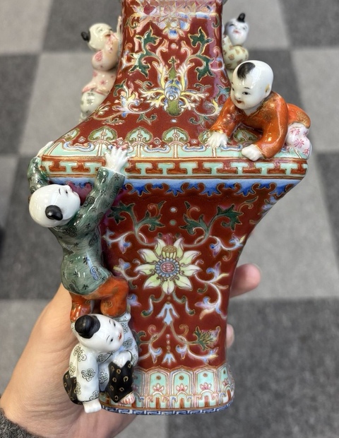 古玩陶瓷粉彩童子四方瓶真品鑒賞圖