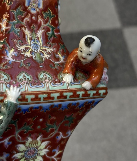 古玩陶瓷粉彩童子四方瓶真品鑒賞圖