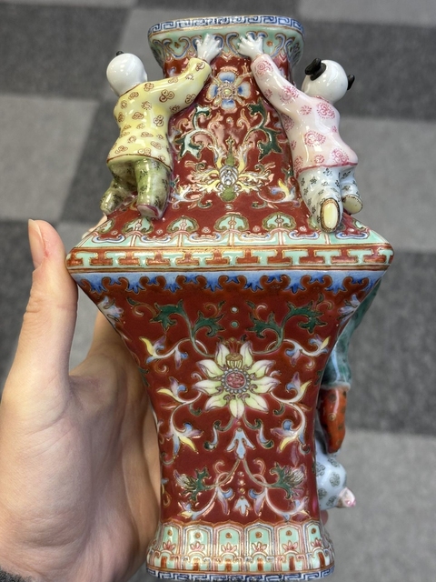 古玩陶瓷粉彩童子四方瓶真品鑒賞圖