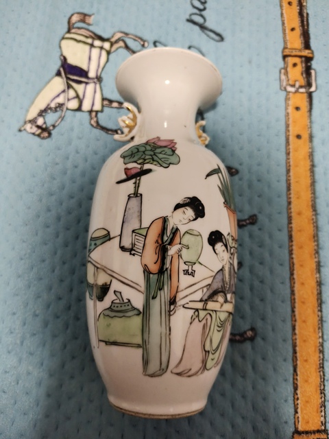 古玩陶瓷仕女紋新粉彩雙福耳撇口瓶真品鑒賞圖