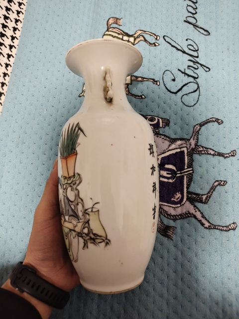 古玩陶瓷仕女紋新粉彩雙福耳撇口瓶真品鑒賞圖