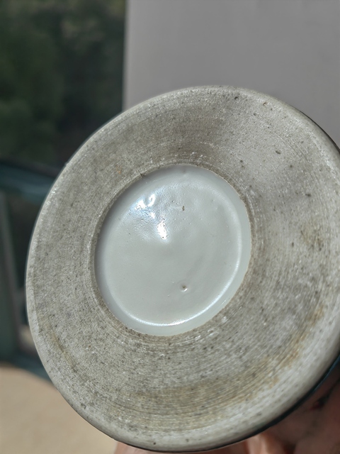 古玩陶瓷墨地素三彩梅花筆筒真品鑒賞圖