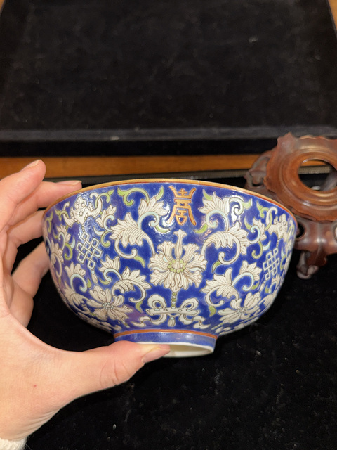 古玩陶瓷清嘉慶 藍(lán)地粉彩福壽連綿碗真品鑒賞圖