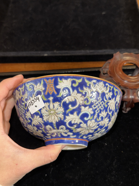 古玩陶瓷清嘉慶 藍(lán)地粉彩福壽連綿碗真品鑒賞圖