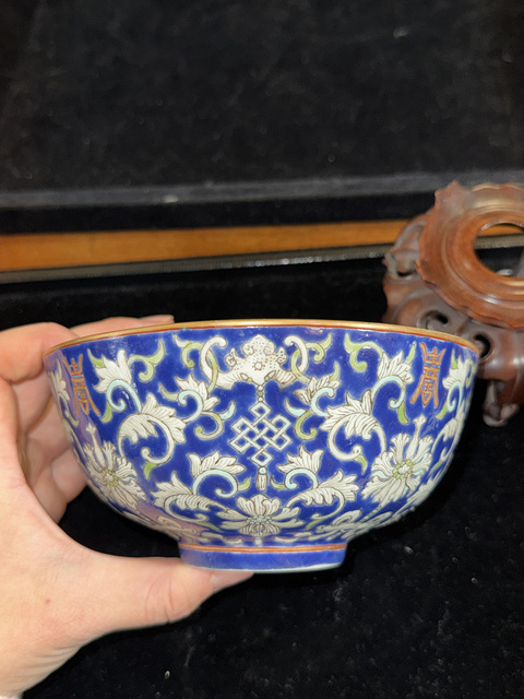 古玩陶瓷清嘉慶 藍(lán)地粉彩福壽連綿碗真品鑒賞圖