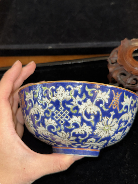 古玩陶瓷清嘉慶 藍(lán)地粉彩福壽連綿碗真品鑒賞圖