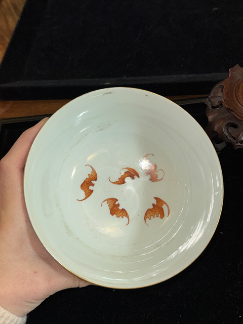 古玩陶瓷清嘉慶 藍(lán)地粉彩福壽連綿碗真品鑒賞圖