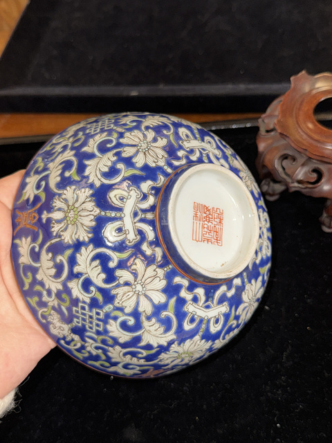 古玩陶瓷清嘉慶 藍(lán)地粉彩福壽連綿碗真品鑒賞圖