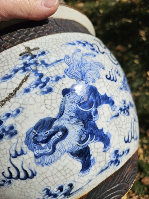 古玩陶瓷哥釉青花獅子銹球卷缸真品鑒賞圖