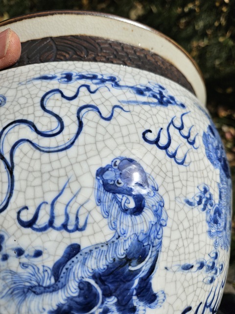 古玩陶瓷哥釉青花獅子銹球卷缸真品鑒賞圖